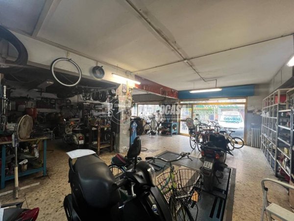 negozio in vendita a Modena in zona Buon Pastore