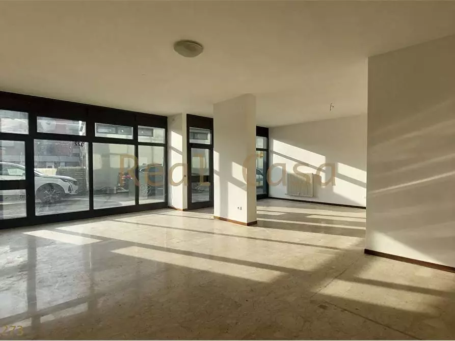 negozio in vendita a Modena in zona San Faustino