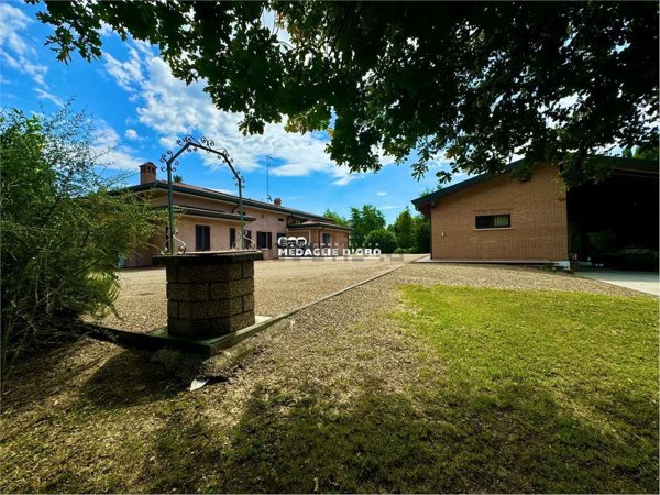 casa indipendente in vendita a Modena in zona Ganaceto