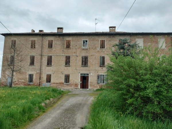 casa indipendente in vendita a Modena in zona Albareto