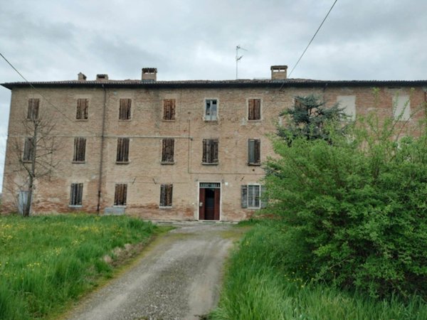 casa indipendente in vendita a Modena in zona Albareto