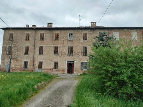 casa indipendente in vendita a Modena in zona Albareto