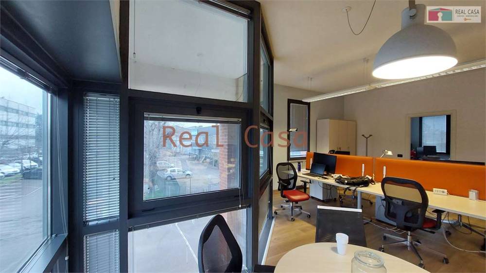 ufficio in vendita a Modena in zona Crocetta