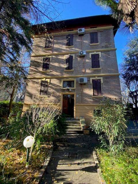 casa indipendente in vendita a Modena