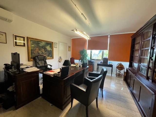 ufficio in vendita a Modena in zona San Faustino