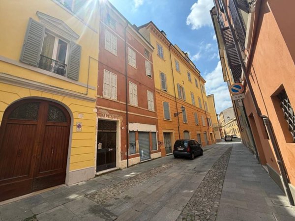 casa indipendente in vendita a Modena in zona Centro Storico
