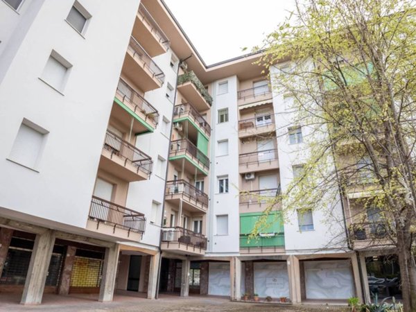appartamento in vendita a Modena in zona San Lazzaro / Modena Est
