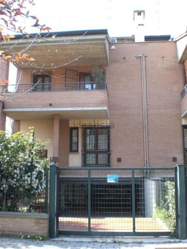 casa indipendente in vendita a Modena