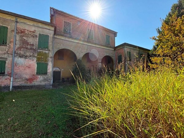 terreno edificabile in vendita a Modena in zona Centro Storico