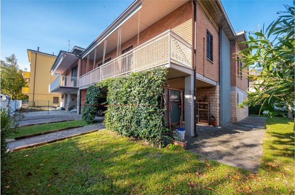 casa indipendente in vendita a Modena in zona San Lazzaro / Modena Est