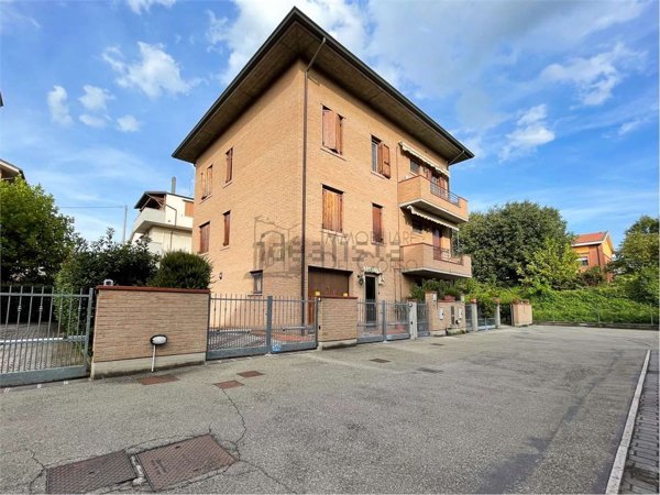 casa indipendente in vendita a Modena in zona Crocetta