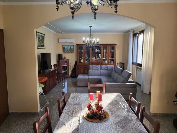 casa indipendente in vendita a Modena in zona San Damaso