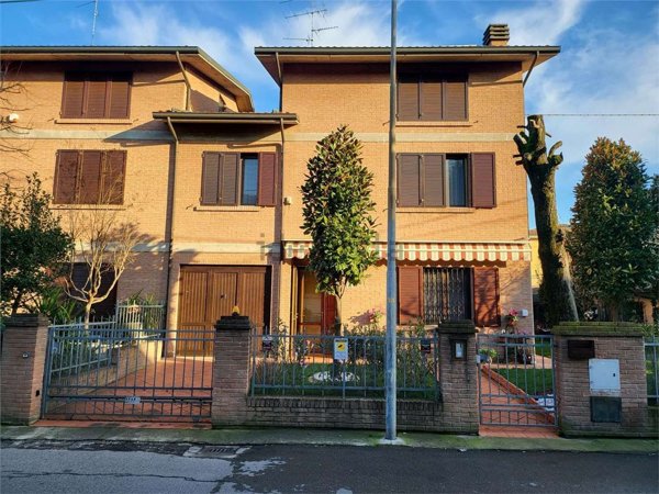 casa indipendente in vendita a Modena in zona San Damaso