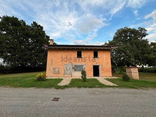 casa indipendente in vendita a Modena in zona Centro Storico