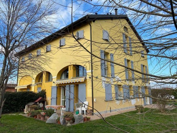 casa indipendente in vendita a Modena in zona Albareto