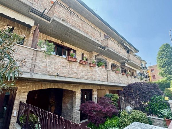 casa indipendente in vendita a Modena in zona Amendola