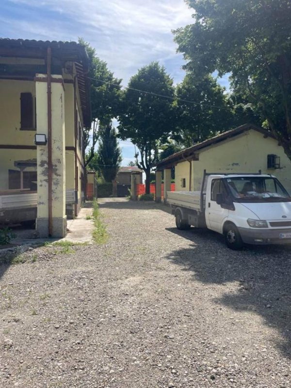casale in vendita a Modena in zona Baggiovara