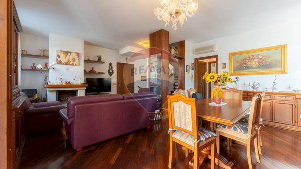 casa indipendente in vendita a Modena in zona Crocetta