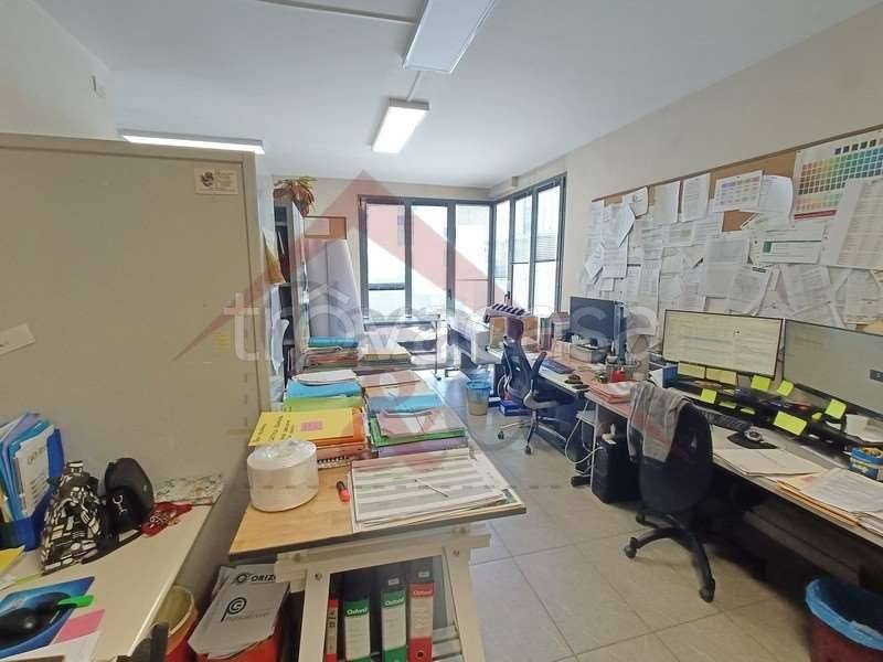 ufficio in vendita a Modena in zona Crocetta