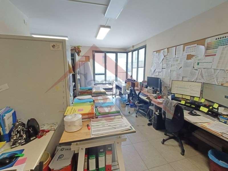 locale commerciale in vendita a Modena in zona Crocetta