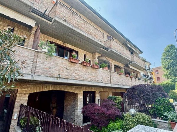 casa indipendente in vendita a Modena in zona Buon Pastore
