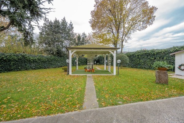 appartamento in vendita a Modena in zona Madonnina / Quattro Ville