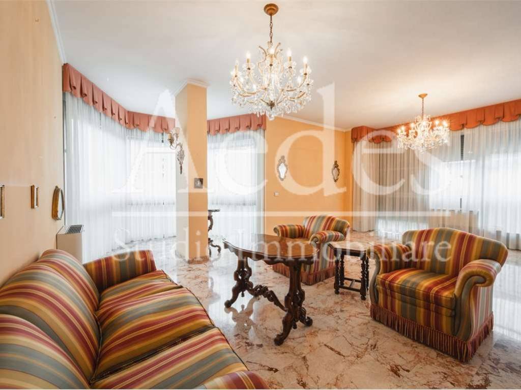 appartamento in vendita a Modena in zona Crocetta