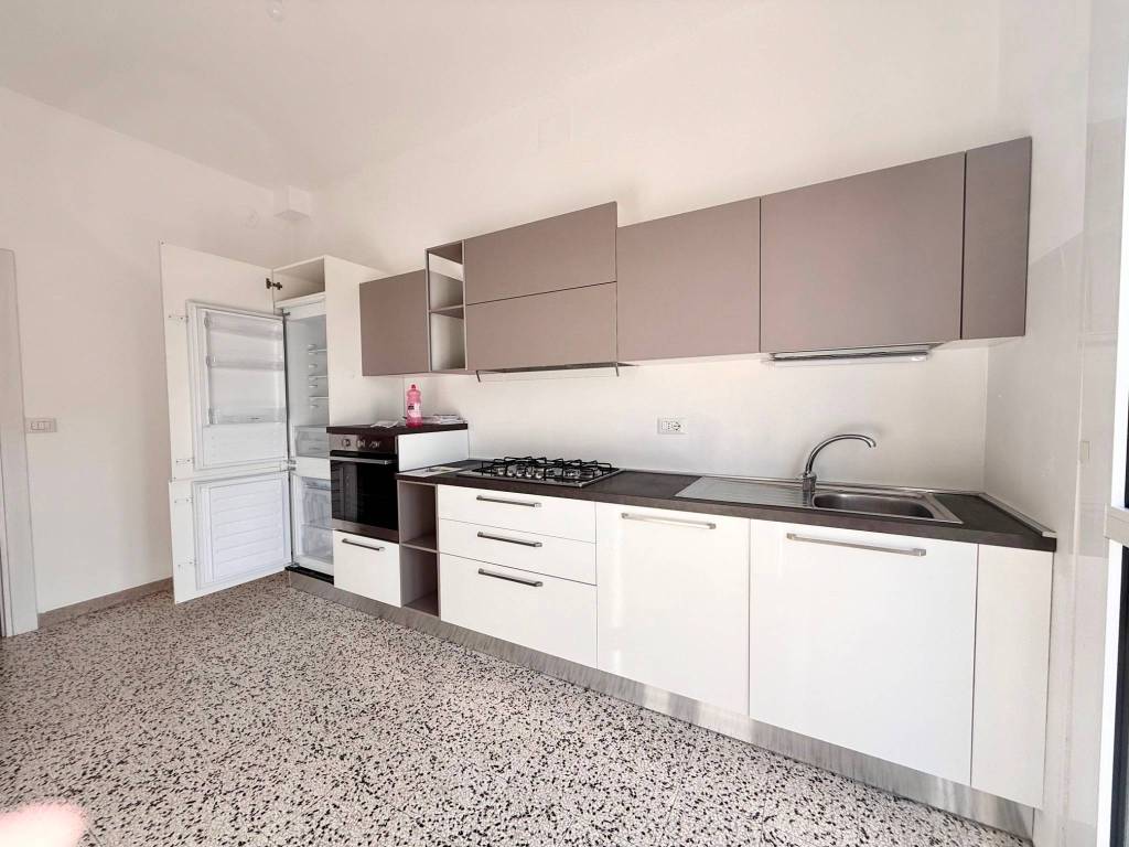 appartamento in vendita a Modena in zona San Lazzaro / Modena Est