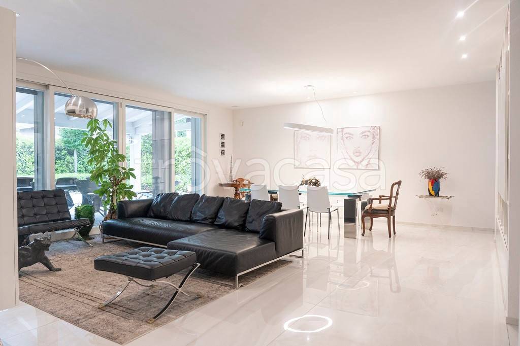 casa indipendente in vendita a Modena in zona Buon Pastore