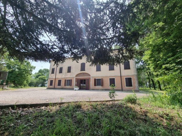 casa indipendente in vendita a Modena in zona Lesignana