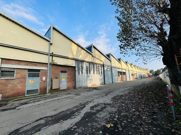 capannone in vendita a Modena in zona Madonnina / Quattro Ville