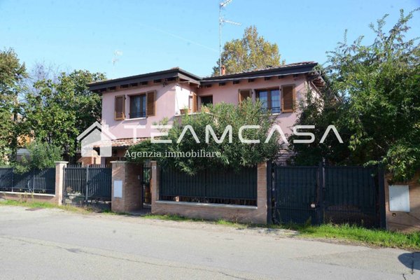 casa indipendente in vendita a Modena in zona Madonnina / Quattro Ville