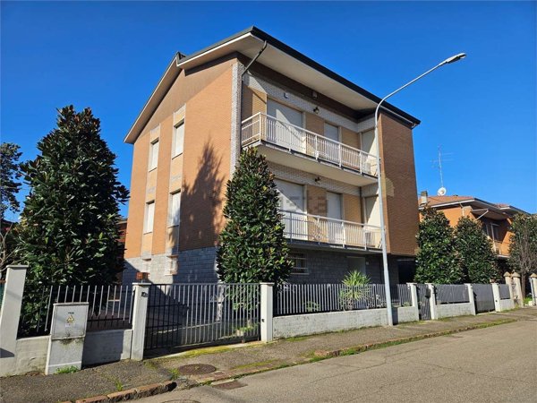 casa indipendente in vendita a Modena in zona Lesignana