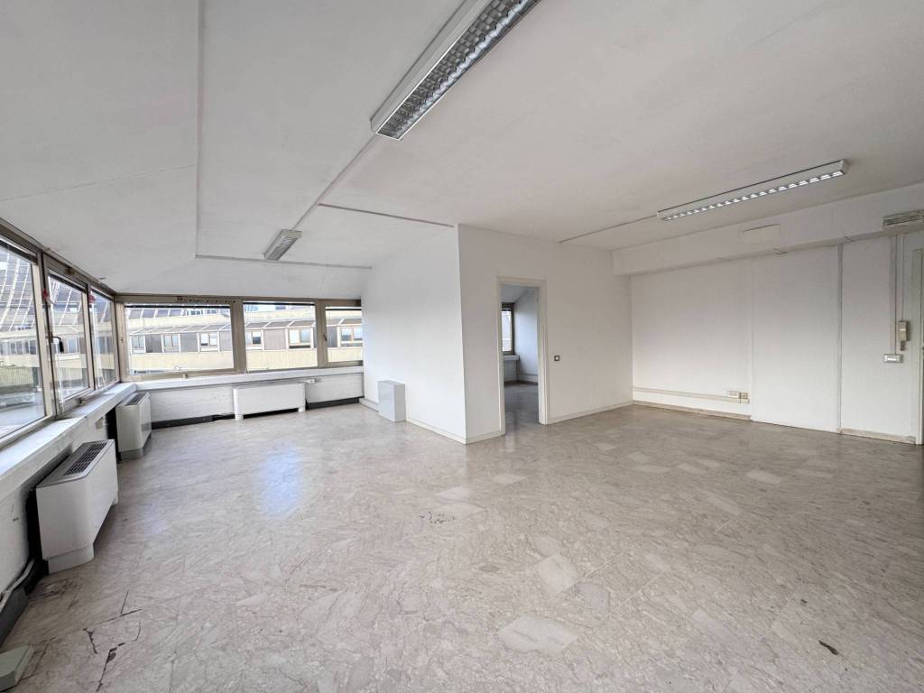 ufficio in vendita a Modena in zona San Faustino