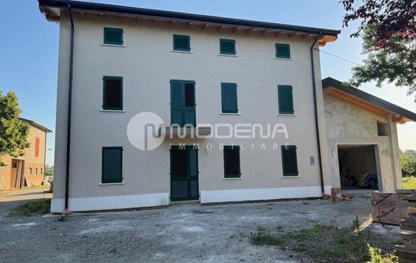 casa indipendente in vendita a Modena in zona San Damaso