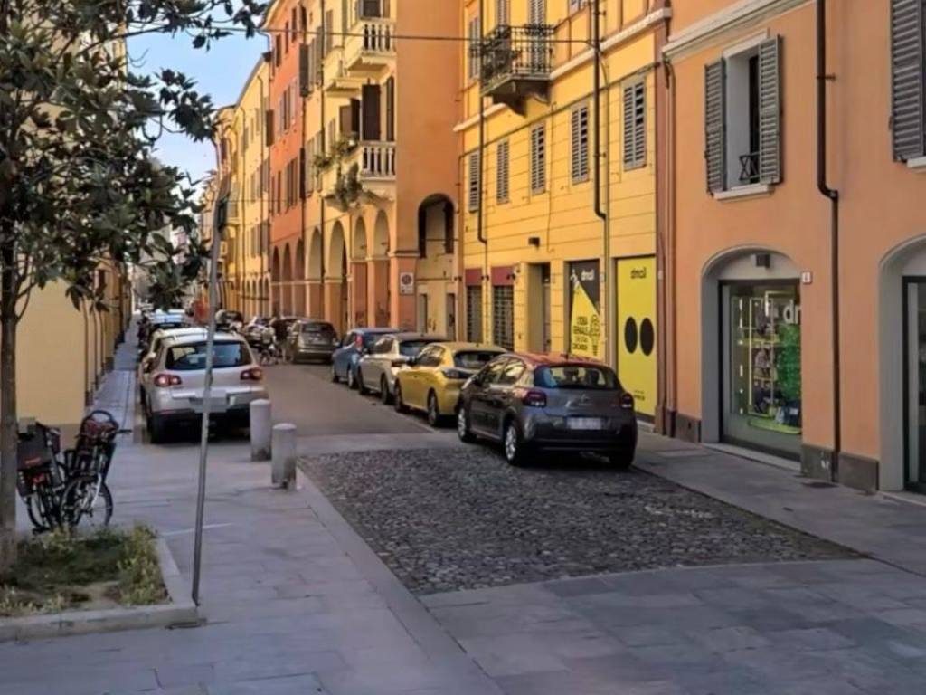 negozio in vendita a Modena in zona San Lazzaro / Modena Est