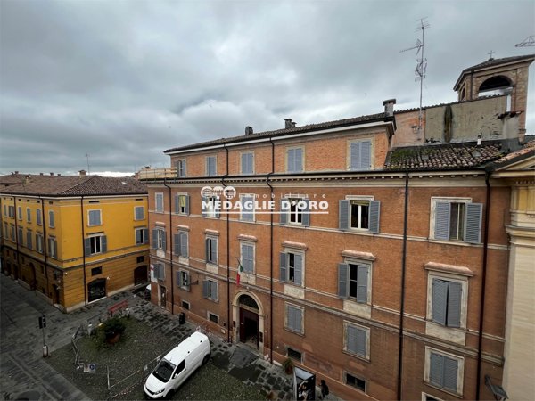appartamento in vendita a Modena in zona Centro Storico