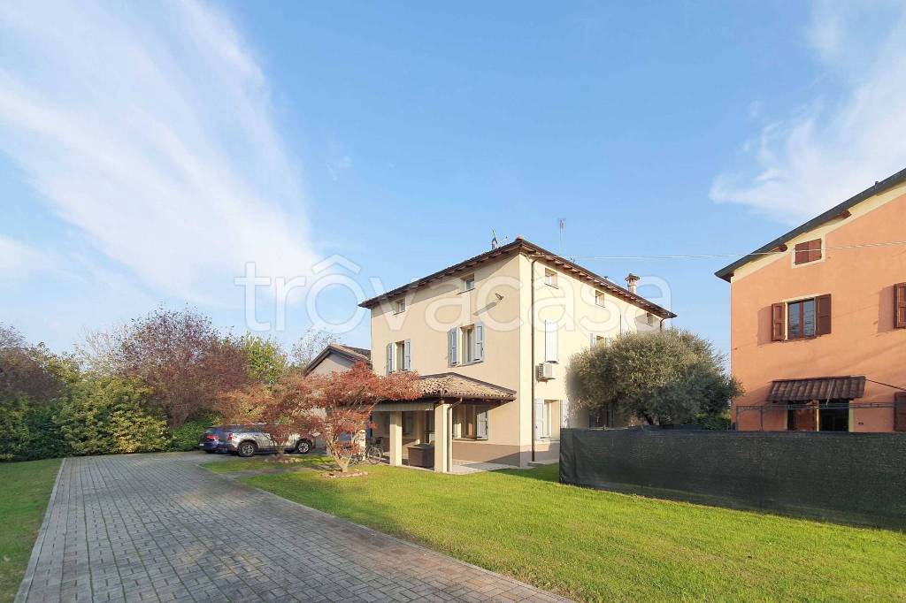 casa indipendente in vendita a Modena in zona Portile