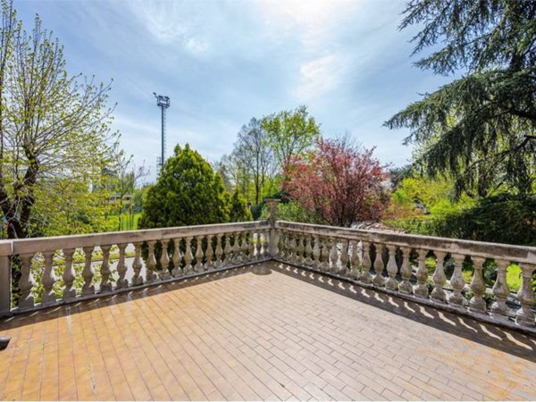 casa indipendente in vendita a Modena in zona Cittanova