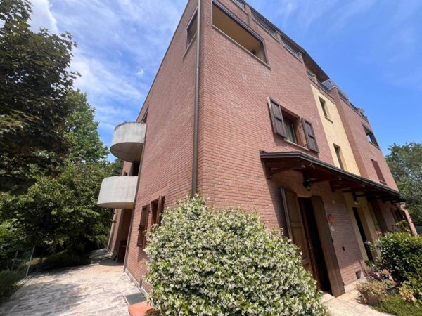 casa indipendente in vendita a Modena in zona Sant'Agnese