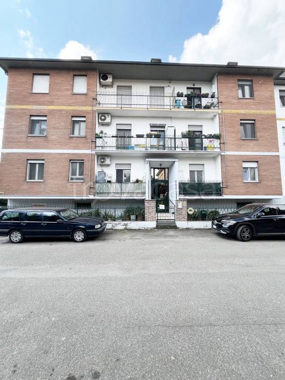 appartamento in vendita a Modena in zona San Lazzaro / Modena Est