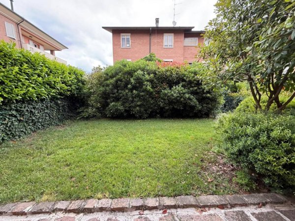 casa indipendente in vendita a Modena in zona Crocetta