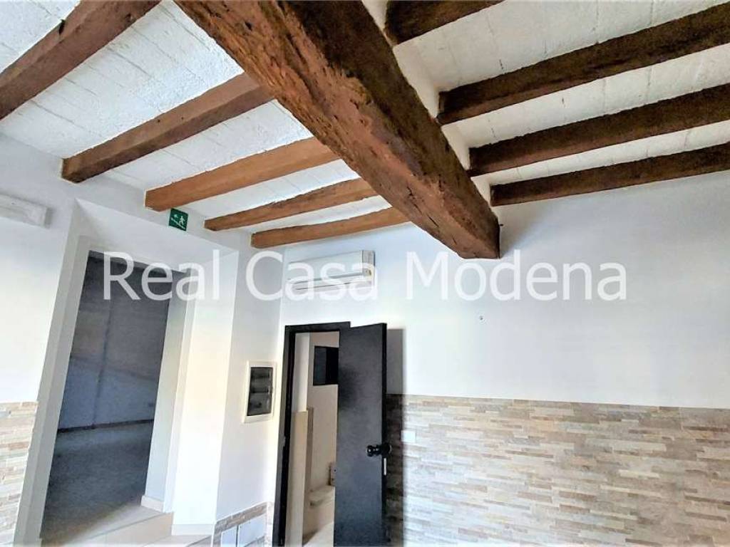 negozio in vendita a Modena in zona Sant'Agnese