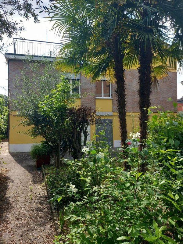 casa indipendente in vendita a Modena