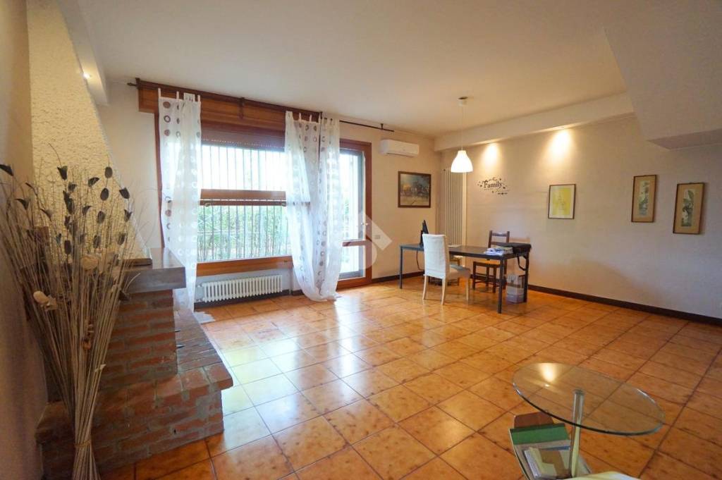 casa indipendente in vendita a Modena in zona Baggiovara
