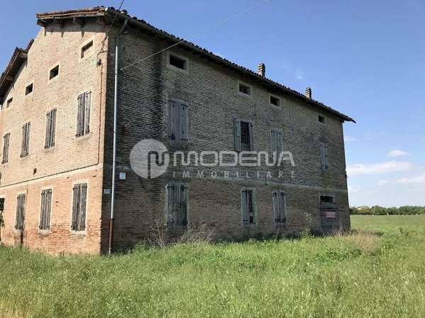 rudere in vendita a Modena in zona Villanova