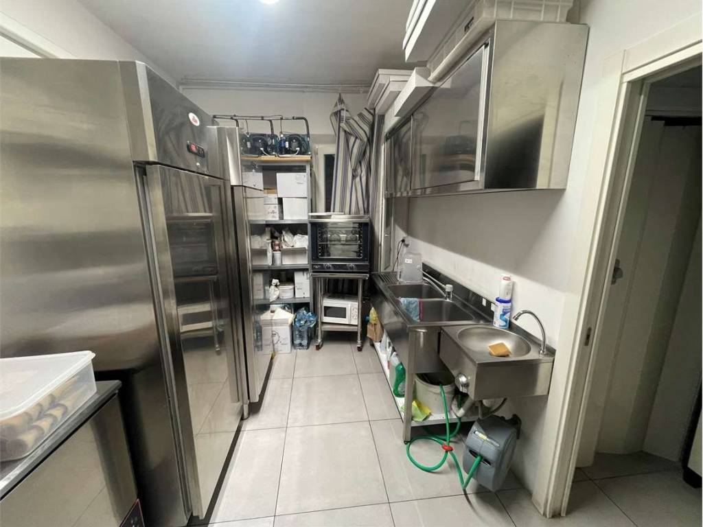 negozio in vendita a Modena