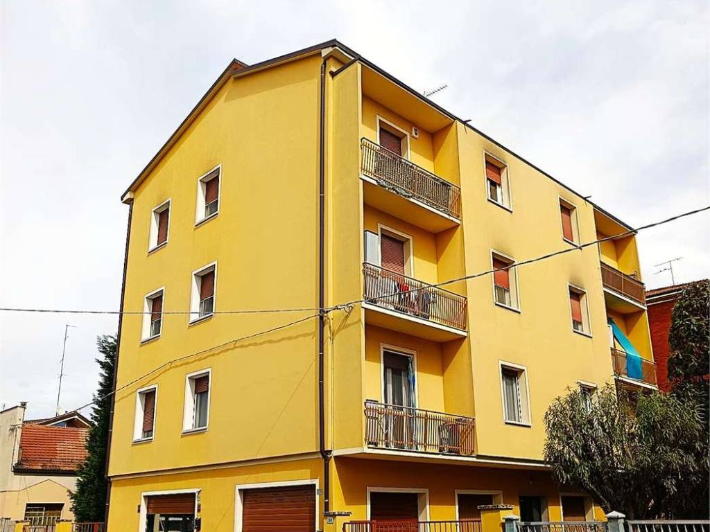 intera palazzina in vendita a Modena in zona San Lazzaro / Modena Est