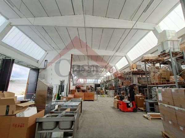 capannone in vendita a Modena in zona Crocetta