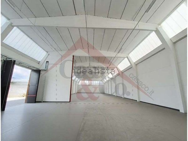 capannone in vendita a Modena in zona Crocetta